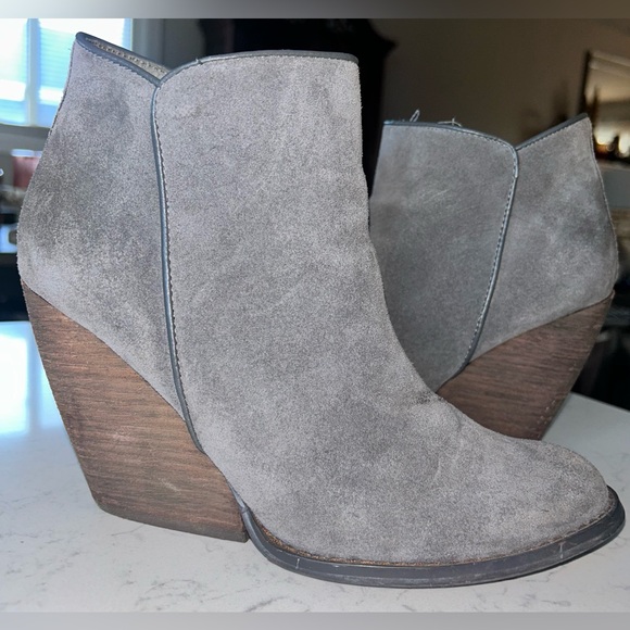 (SZ 9 PLEASE READ) Very Volatile Whitby Charcoal Suede Leather Wedge Booties - Picture 5 of 16